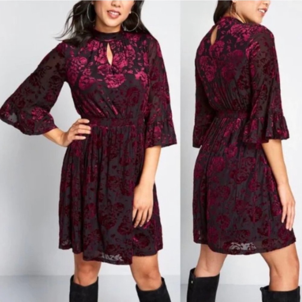 ModCloth Very Visionary Mock Neck Velvet Burnout Floral Rose Dress Burgundy Sz M